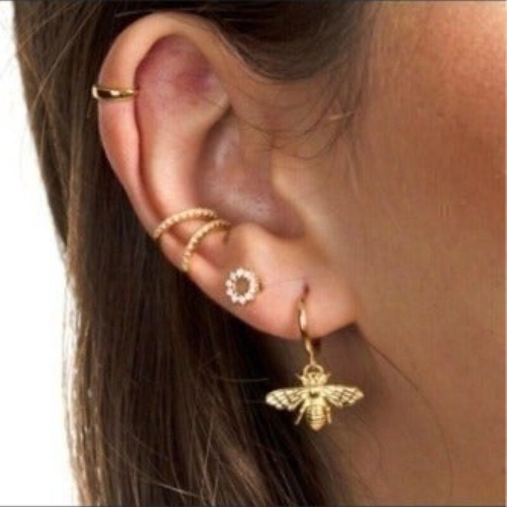New 18k Bee Gold Stud Earrings